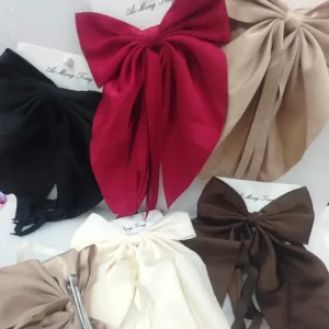 Pince à cheveux papillon en satin, coloris assortis